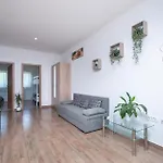 2 Bedroom Cozy In Pula