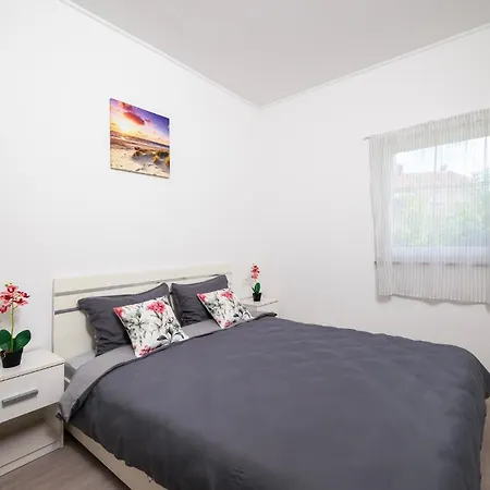 2 Bedroom Cozy In
