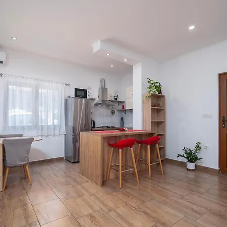 2 Bedroom Cozy In